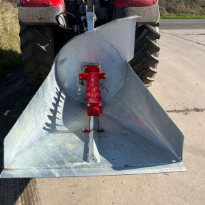 Alternative view of Wylie self loading Galvanised muck spreader
